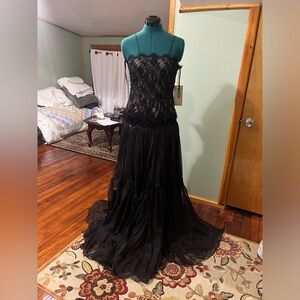 Mignon Black Lace Maxi Dress